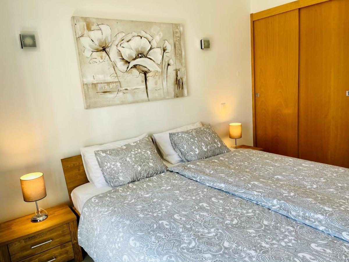 Angies Marina Apartment, Includes 2 Free Passes For The Marina Pool Lagos Exterior photo